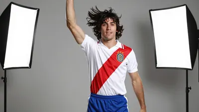 Mario Kempes, un ícono del fútbol argentino, escribió su leyenda en Mestalla con 149 goles en 246 partidos...